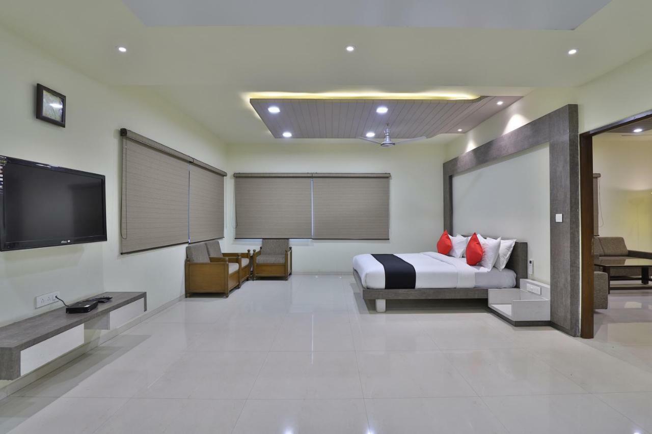Capital O 47284 Atithi Resort Bharuch Exterior photo