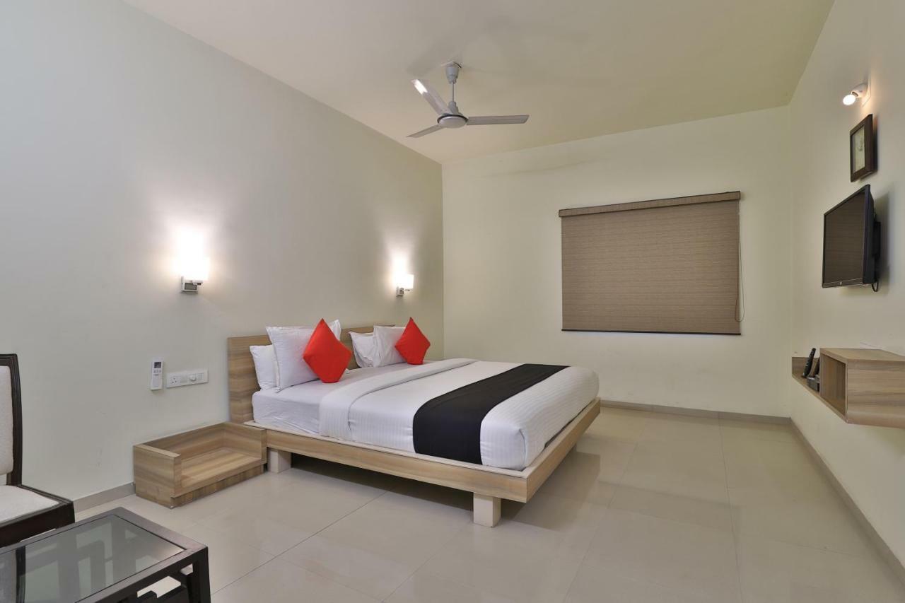 Capital O 47284 Atithi Resort Bharuch Exterior photo